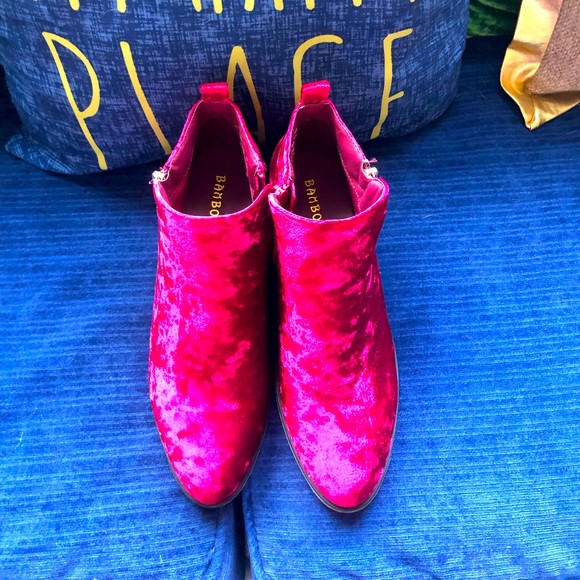 NWOB red Crushed Velvet Ankle Booties 8.5 - Picture 1 of 4